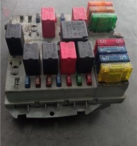 Caja Fusibles/Rele Fiat II Punto (188) Berlina (2003->) 1.2 8V Dynamic [1,2 Ltr. - 44 kW CAT] - 223562