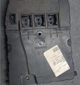 Caja Fusibles/Rele Renault Megane II Berlina 5P (10.2002->) 1.9 Confort Expression [1,9 Ltr. - 88 kW dCi Diesel] - 216219