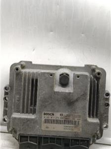 Centralita Renault Megane II Berlina 3P (10.2002->) 1.9 Authentique Confort [1,9 Ltr. - 88 kW dCi Diesel] - 421850