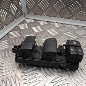 Botonera Puerta Delantera Izquierda Toyota Yaris (XP21)(2020->) 1.5 S-Edition [1,5 Ltr. - 92 kW CAT] - 561334
