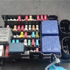Caja Fusibles/Rele Renault Megane III Berlina 5P (2008->) 1.5 Expression [1,5 Ltr. - 66 kW dCi Diesel CAT (K9K-830)] - 223855