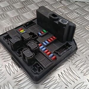 Caja Fusibles/Rele Renault Koleos I (2008->) 2.0 dCi (HY0A) - 578376