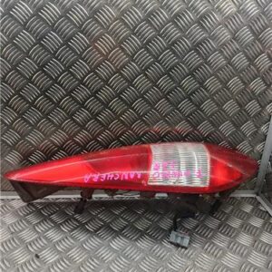 Piloto Trasero Izquierdo Ford - 592626
